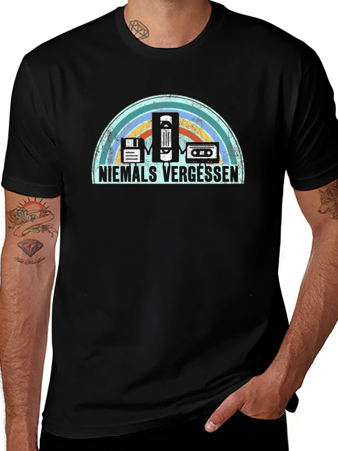 Niemals Vergessen Retro Tech T-Shirt