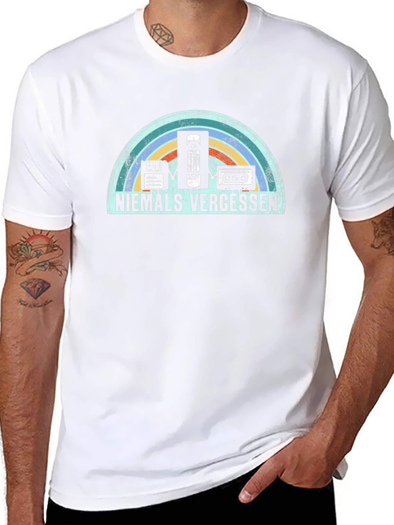 Niemals Vergessen Retro Tech T-Shirt